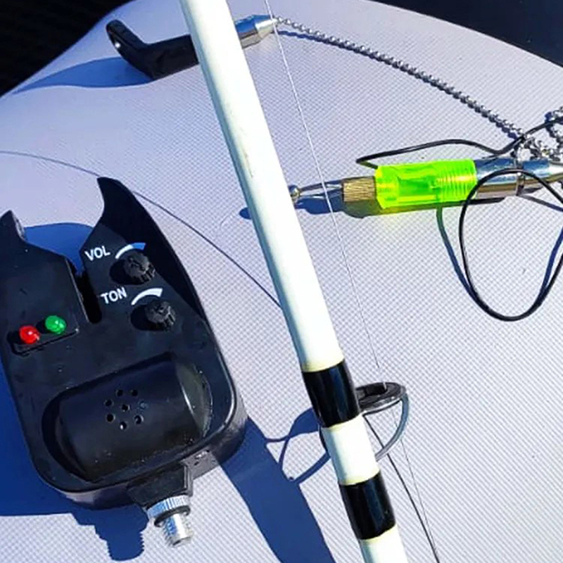 鯉釣り用バイトアラーム LEDライト付きアナンシエーター付き - Bite Indicator のレビューと価格