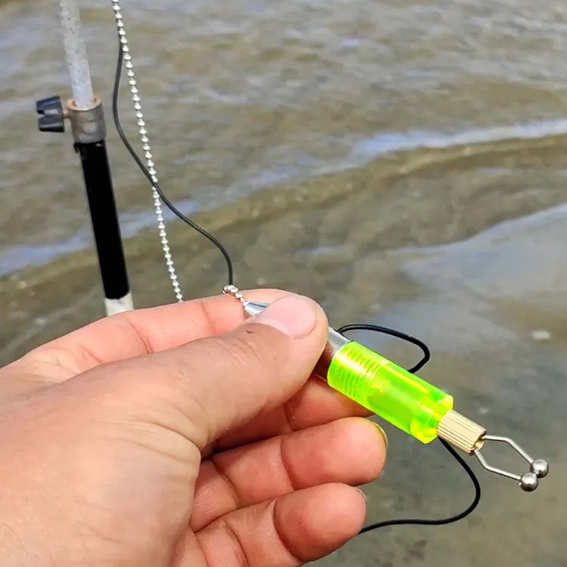 鯉釣り用バイトアラーム LEDライト付きアナンシエーター付き - Bite Indicator のレビューと価格